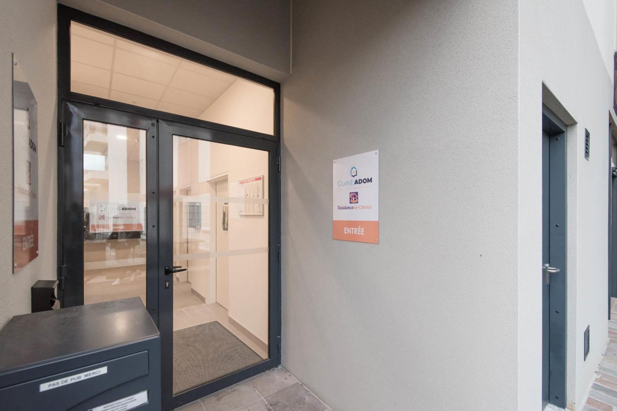 ELODIE - Appartement proche gare, arrivée 24 24 Le Mans Exterior foto